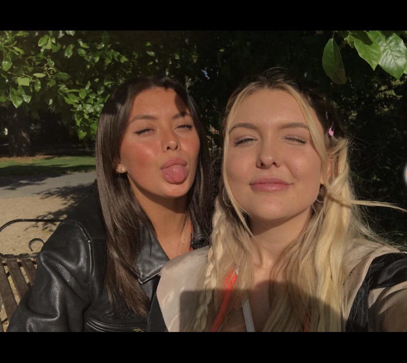 MillieO2L's tweet photo. Was so lovely to meet you! Such a genuine girl, a love that! @millieho2l https://t.co/o2OaEFRGDL