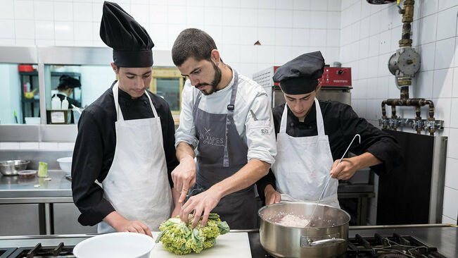 diariARA's tweet photo. Can Xapes, a Cornellà de Terri, va reobrir fa un any per formar joves en risc d’exclusió https://t.co/F3UzPsHtQS https://t.co/mHpcRs1R5E