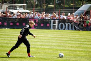  Happy Birthday Oliver Kahn! 50 ys today

He started his career in the Karlsruher SC Junior team in 1975. 