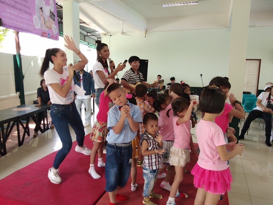 MTW_Officialth's tweet photo. บรรยากาศจัดแฟนมีทครั้งแรก ณ มูลนิธิบ้านพระพร ของ “นิโคลีน” @MWThailand
#LoveForAllByNicolene
#ขอบคุณเชฟจิตอาสา
#ขอบคุณน้ำดื่มสิงห์
#ขอบคุณสแน็กแจ๊ค
#LoveForAll
#Nicolene #missthailandworld2018 #MTW2018 #missthailandworld #beautywithapurpose https://t.co/KDfy0vyTew
