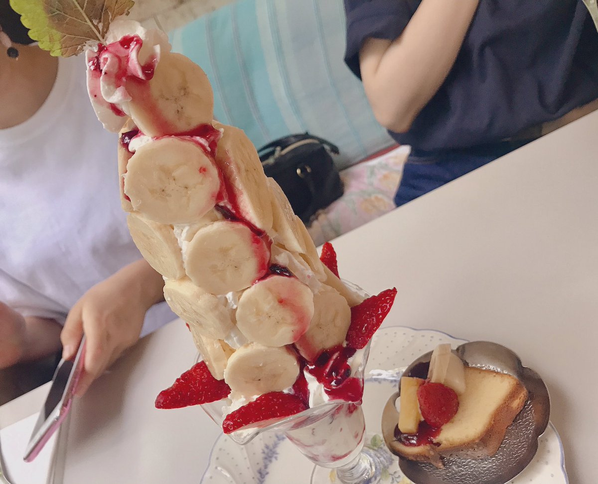 miiiy__025's tweet photo. いつかの金沢のカフェ☕️🍰

バナナパフェは写真じゃ大きさ伝わらない😌
3人でつついて食べました☺︎ https://t.co/o0DpCFgtrt
