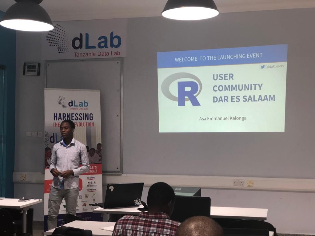 rodrick_v2's tweet photo. The photo speaks for itself😊. First #daRmeetup for #daR_users. 
@dLabTz https://t.co/KpCXhtv2tu
