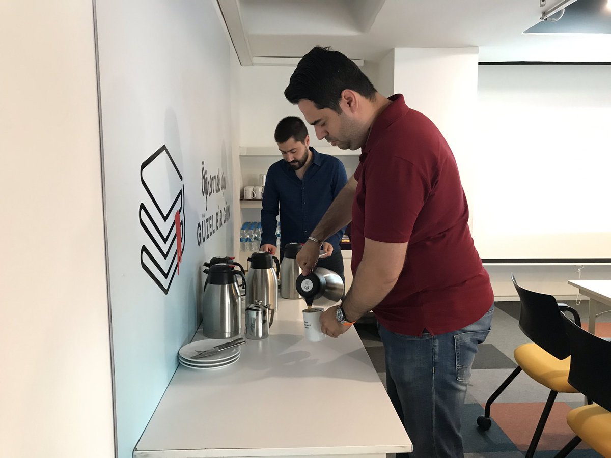 PazarlamasyonA's tweet photo. Eğitim öncesi enerji takviyesi... 🥐☕️
Bizi konforlu eğitim sınıflarıyla ve gün boyu birbirinden lezzetli ikramlarla ağırlayan @workinton’a teşekkür ederiz.
#DigitalExcellenceProgram https://t.co/uO9eOgxc9L