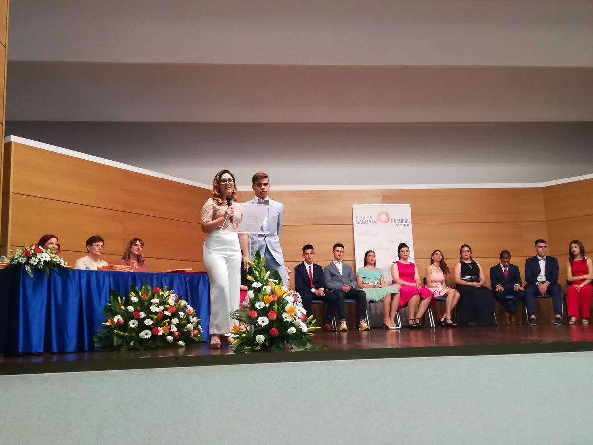 cole_sagrada's tweet photo. Emotiu acte de #graduació el que celebràrem ahir. Moltes felicitats,  4t d'ESO!👩‍🎓 @mjcanetgadea74 @mercedes_s_ @MaAlicia12 @ClariCristina @claariitaa_02 @neuetes6 @RuizCliment @nandis_ma @BernardoyMarta @begogras @AngelSAFAM @21artal @cecosba @puri310868 @pauandreu07 @Evitalli https://t.co/o9XTicvYr0