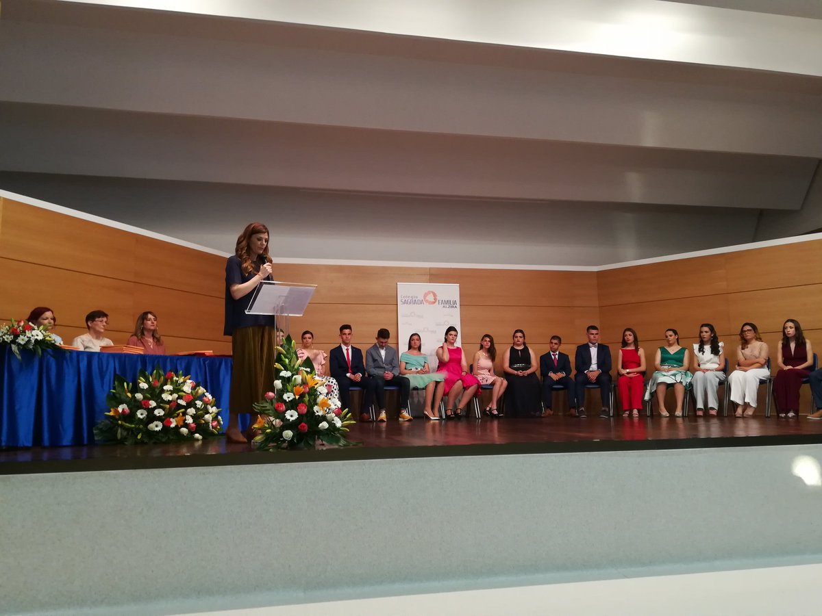 cole_sagrada's tweet photo. Emotiu acte de #graduació el que celebràrem ahir. Moltes felicitats,  4t d'ESO!👩‍🎓 @mjcanetgadea74 @mercedes_s_ @MaAlicia12 @ClariCristina @claariitaa_02 @neuetes6 @RuizCliment @nandis_ma @BernardoyMarta @begogras @AngelSAFAM @21artal @cecosba @puri310868 @pauandreu07 @Evitalli https://t.co/o9XTicvYr0