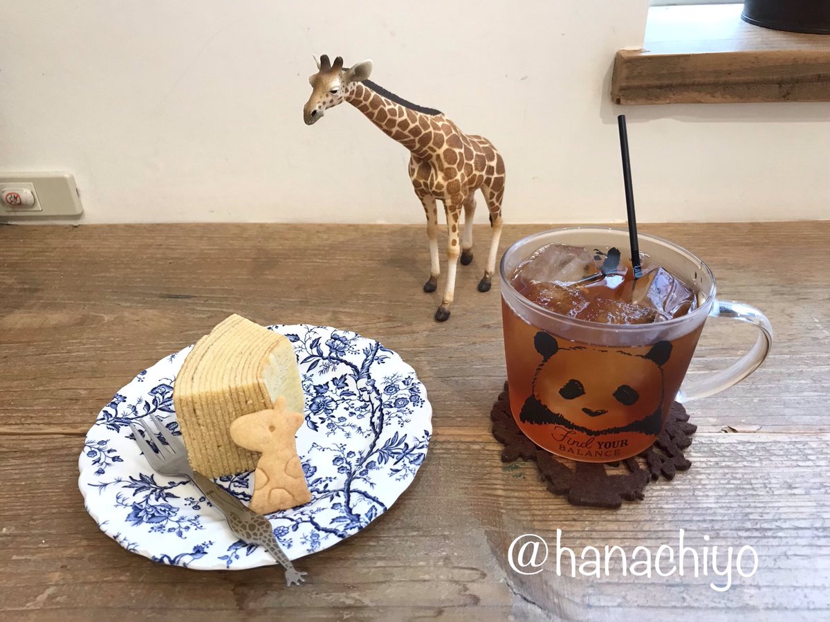 アクリル画　カフェでひと休み中のキリン ねこりん on X