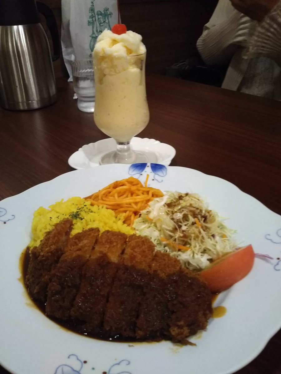 akko_legendlove's tweet image. 夜の部に向けて腹ごしらえ😋

#トルコライス
#喫茶店
#アーケード街
#佐世保
#ソロコン