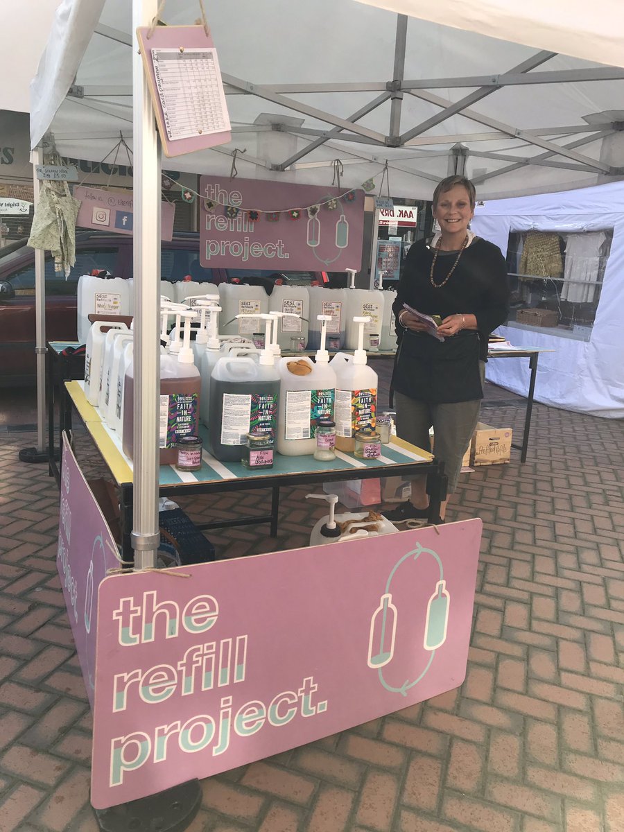 Set up and ready to #refill #chesham market till 2pm, 500ml of ethical, cruelty free, paraben free washing up liquid only £1 #WarOnPlastic needn’t be expensive 💚🌍💚