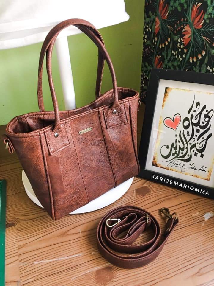 ayuoffline's tweet photo. Handmade bag
(boleh customize) nak mcm2 mne klau ade contoh design she will try to make it sebijik mcm tu.. 

Hasil tangan my sis inlaw.. ❤

Boleh follow ig or fb https://t.co/xxNchyV7Fq

Minta RT utk rezeki my SIL...thank youuu.. @KuantanTV @Twt_Kuantan https://t.co/yHGysKIVqb