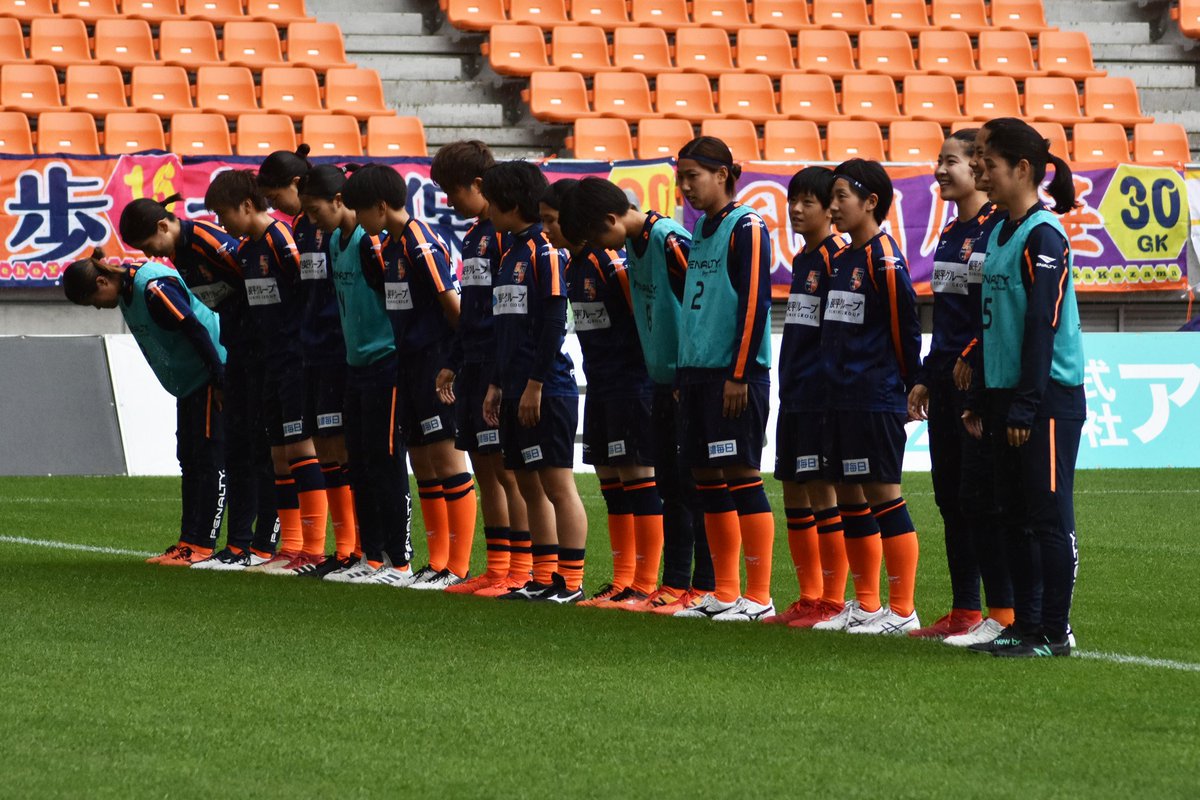 NAGANO_PARCEIRO's tweet photo. 【レディース】
ピッチ内アップ！
#風間優華 選手が公式戦初出場！ #古舘知都 選手も前節に続きスタメン入りしています🔥17:00キックオフ！
#acnp #AC長野パルセイロ・レディース https://t.co/VeQOURSaBQ