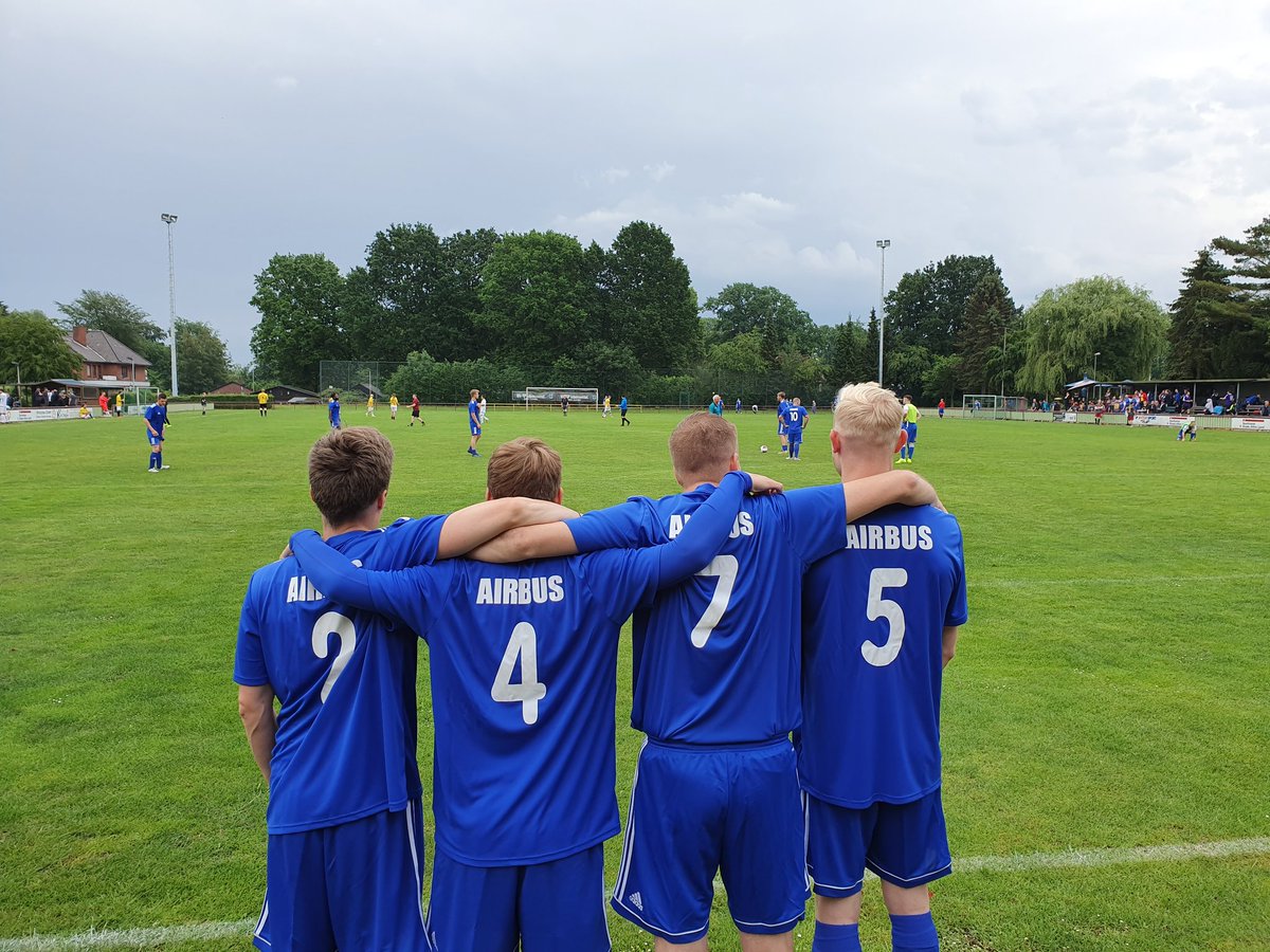 GWWtwitt's tweet photo. 2019 #Airbus #A320FinalAssemblyLine Hamburg Football tournament. 20 teams from FAL, suppliers including 2 teams from #AirbusBroughton competing for the cup. Great team spirit!! https://t.co/WDaAoiz7sn