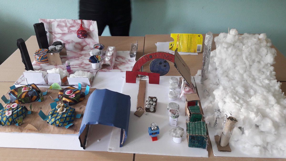 LesIdeateurs's tweet photo. Que de belles maquettes! Bravo aux 220 jeunes 6eme du clg Brossolette qui ont participé au programme #notrecommune @uwa_france @VilleMelun ! https://t.co/pWeOTZUcdg