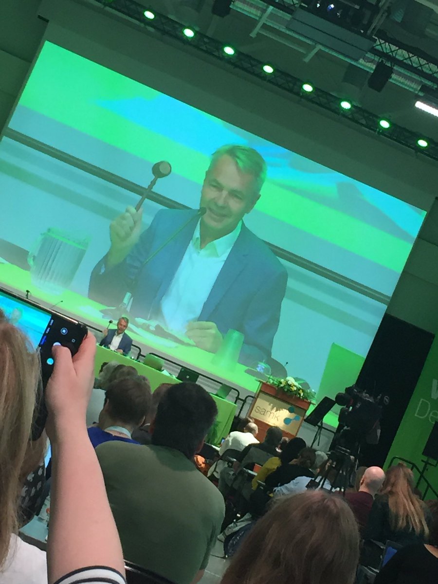 eve_ramo's tweet photo. Luvassa huisi Vihreä viikonloppu! Vuosi sitten oltiin legendaarisia Korsossa - Porilaiset lupasivat legendaarisista menoa myös tähän viikonloppuun! 💚 #vihreät #porinpuoluekokous #pori https://t.co/sD8VcpUTQx
