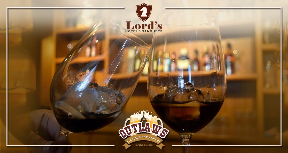 hotellordsdoon's tweet photo. Looking for a place with some exquisite music and an aura of a special evening...? Head to The Outlaws lounge bar and cheers to the evening at Hotel Lord's Dehradun
#drinks #boysout #foodlover #finedining #hotel #foodies #foodie #foodiegram #beer #wine https://t.co/MhjscSUgbJ