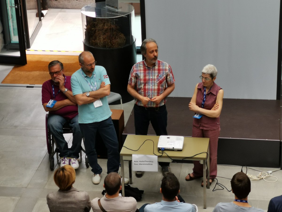 in volo su <a href="/davidetaibi/">Davide Taibi</a> <a href="/aborruso/">Andrea Borruso</a> <a href="/MarinaGalluzzo/">marinagalluzzo</a> per #hackfvg