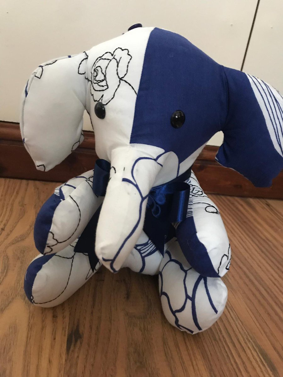 elisabeth_sews's tweet photo. 🐘 A collection of favourite clothes into a memory elephant 🐘
#UkGiftHour #ukgiftam #shopindie #SaturdayMorning https://t.co/5W9Oswz5Yk