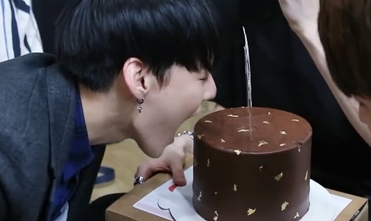 chanventive's tweet photo. Sejunie the cake monster
#MeetVicton #MeetSEJUN https://t.co/yTO1WYenSv