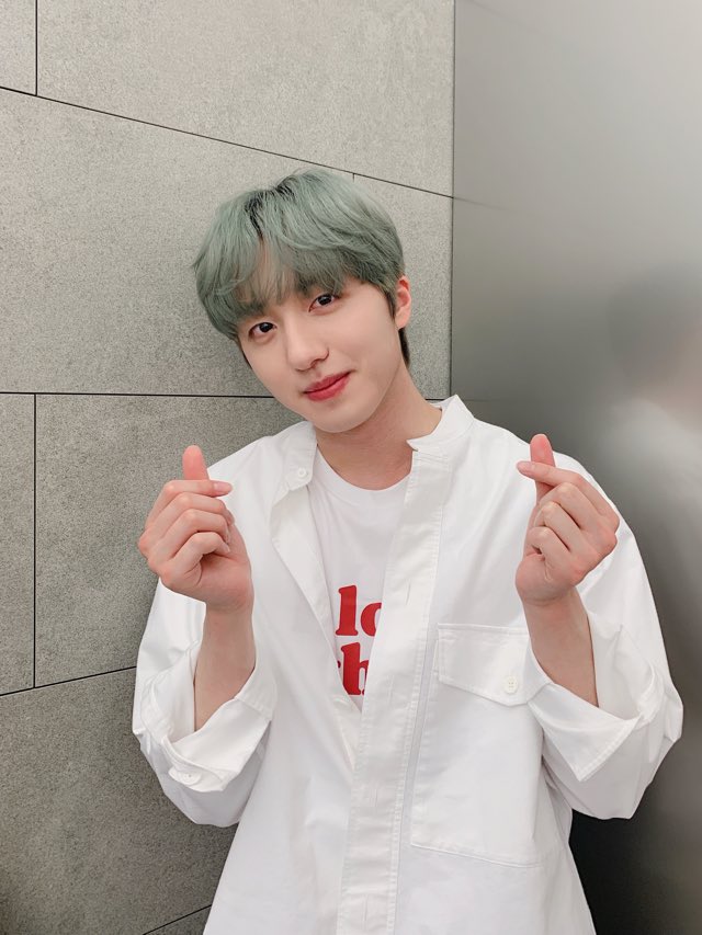 SF9_FANCLUB's tweet photo. [📸] 올화이트 찬희라니 이게 나라고 복지다..❗️오늘도 큐티뽀짝상큼 다 하는 차니💕

#SF9 #에스에프나인 #찬희 #CHANI
@SF9official https://t.co/bOXqnoTH5V
