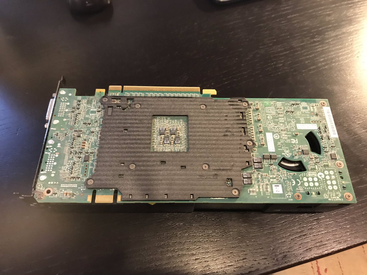 T356x 連日の3d作業のせいか とうとうグラボがお亡くなりに ブロックノイズがバンバン入る