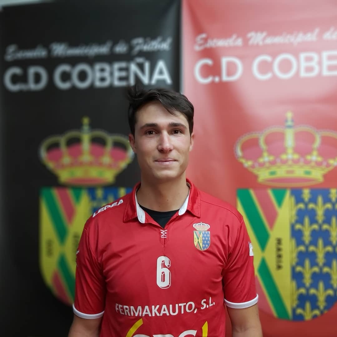 EMFCDCobena's tweet photo. 📝| NOTICIAS |🔄👕
Seguimos con las novedades!!
Hoy queremos presentaros a un jugador que vuelve tras un año recuperándose de una lesión.
Trabajo y constancia para volver más fuerte que nunca.
BIENVENIDO DE NUEVO VIXO!!!!💪
#proyecto2019-20 #emfcdcobeña #futbol #rffm #Madrid https://t.co/yrTfFUTySm