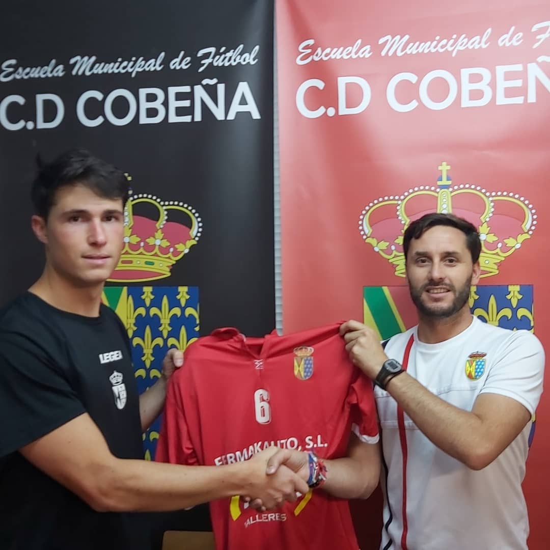 EMFCDCobena's tweet photo. 📝| NOTICIAS |🔄👕
Seguimos con las novedades!!
Hoy queremos presentaros a un jugador que vuelve tras un año recuperándose de una lesión.
Trabajo y constancia para volver más fuerte que nunca.
BIENVENIDO DE NUEVO VIXO!!!!💪
#proyecto2019-20 #emfcdcobeña #futbol #rffm #Madrid https://t.co/yrTfFUTySm