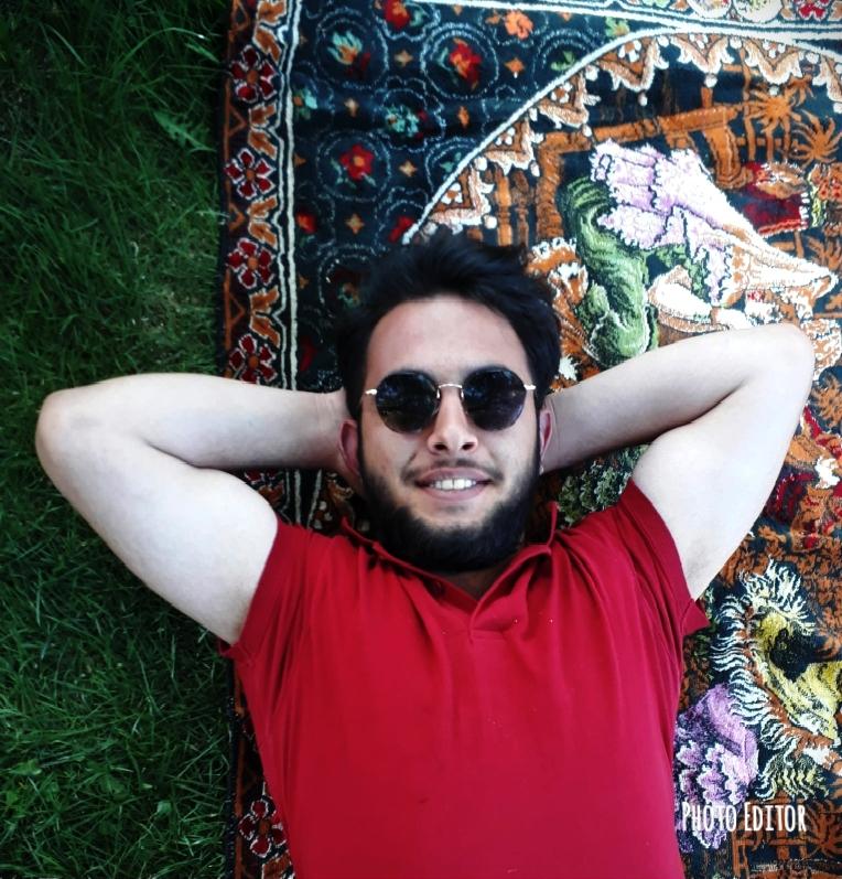 Ne günler tükenecek 
Ne geceler eskiyecek senin hasretinle 
Bilirim bu vedalarimiz son bulacak 
Ve adının boğazımdaki nefesi kadar yakın olacağım sana...