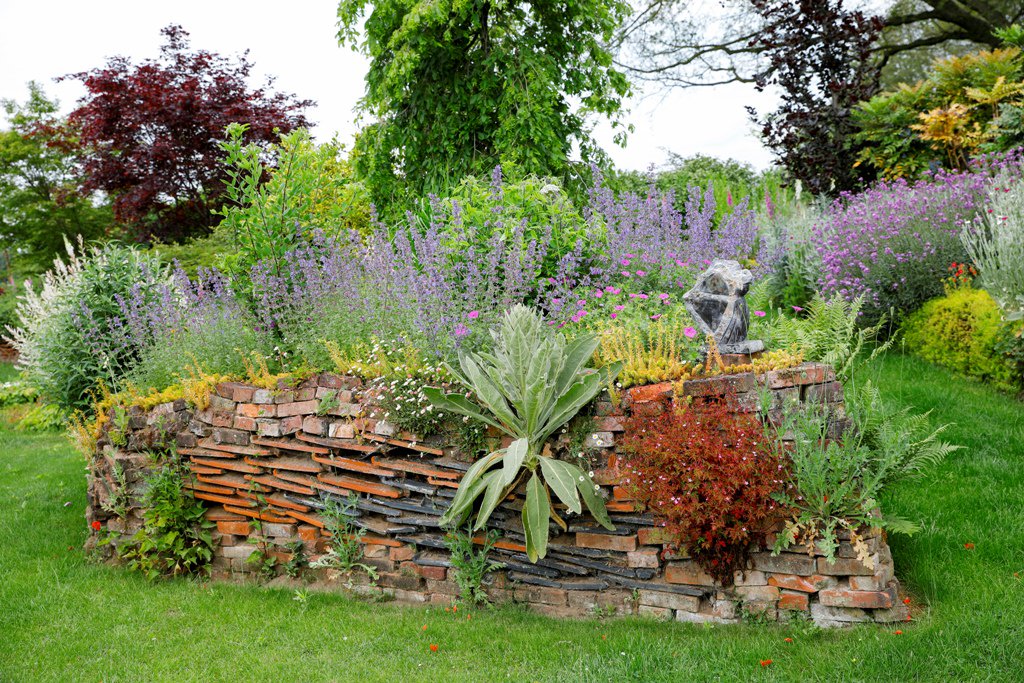 Neem tijdens het @GroeiNL Open Tuinen Weekend op 15 en 16 juni een kijkje in 3 beste levende tuinen van NL: 't Meihuus #Breedenbroek, Jan Wilde een Tuin #Westerlee en de bostuin van familie Mäkel  #Eerbeek zijn open voor jou! Check: bit.ly/2R83T6d #tuinweek