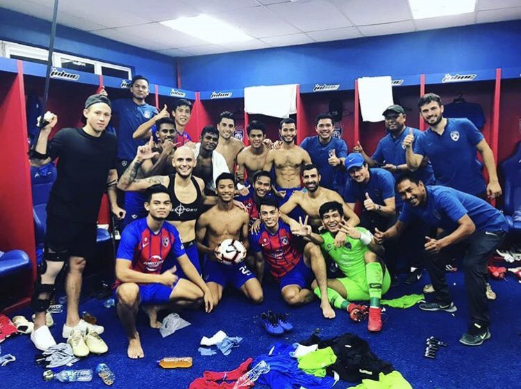 RuizElevenXI's tweet photo. R&amp;G EN #MALAYSIA🇲🇾

#MalaysiaPremierLeague🏆

•Goleada por 5-0 para el #JohorII🇲🇾 de #DavidAgustí🇪🇸 y #43KikoInsa🇪🇸🇲🇾 ‘90⏱ ante #TerengganuII🇲🇾 y se colocan líderes momentáneos.

⚽️🇪🇸🇪🇸🇲🇾👍🏽 https://t.co/VhvZKjynhp