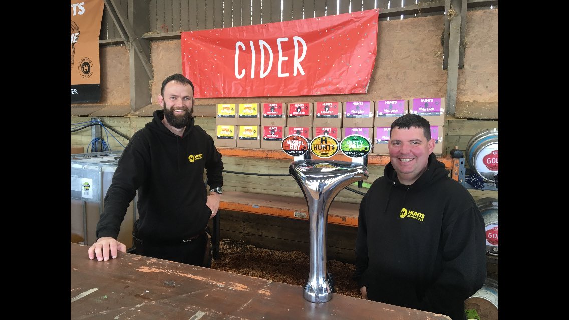 Huntscider's tweet photo. Day two of @Occombe_Farm festival and look how happy these two are about it! #lovelocal #supportlocal #tisproper #huntscider #haveahunts #devontothecore #occombe https://t.co/bMViwwLyHT