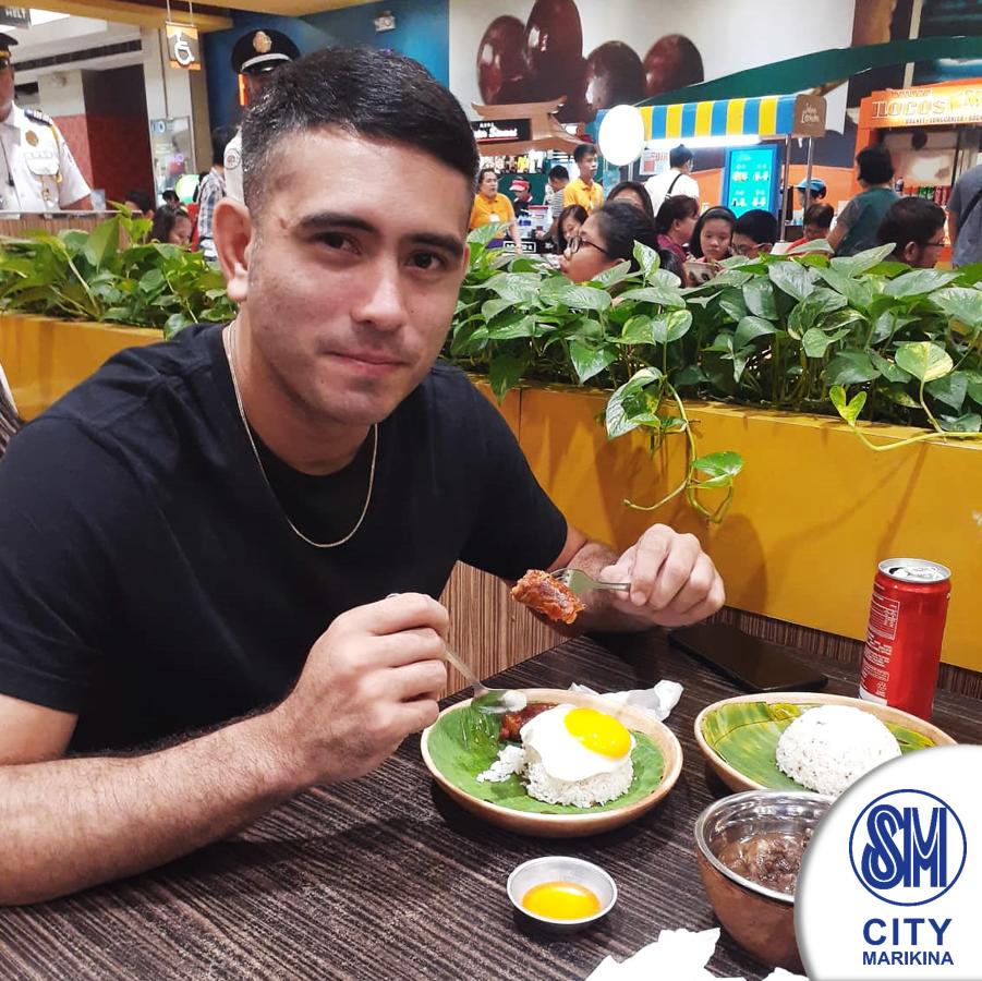 SMCityMarikina's tweet photo. #GeraldAnderson is now at SM Foodcourt enjoying his Longga Joe's. 😉😉😉 #SpottedAtSM #SMCityMarikina https://t.co/NlZSHQXZDE
