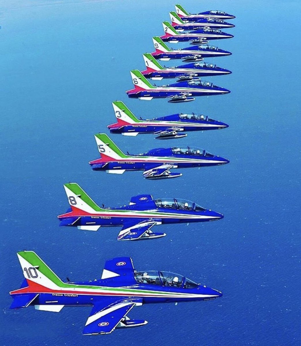 If Quanta were a plane, would be part of this airstorm! 

#BeQuanta
#BeFreccetricolori
#Flyhighinthesky