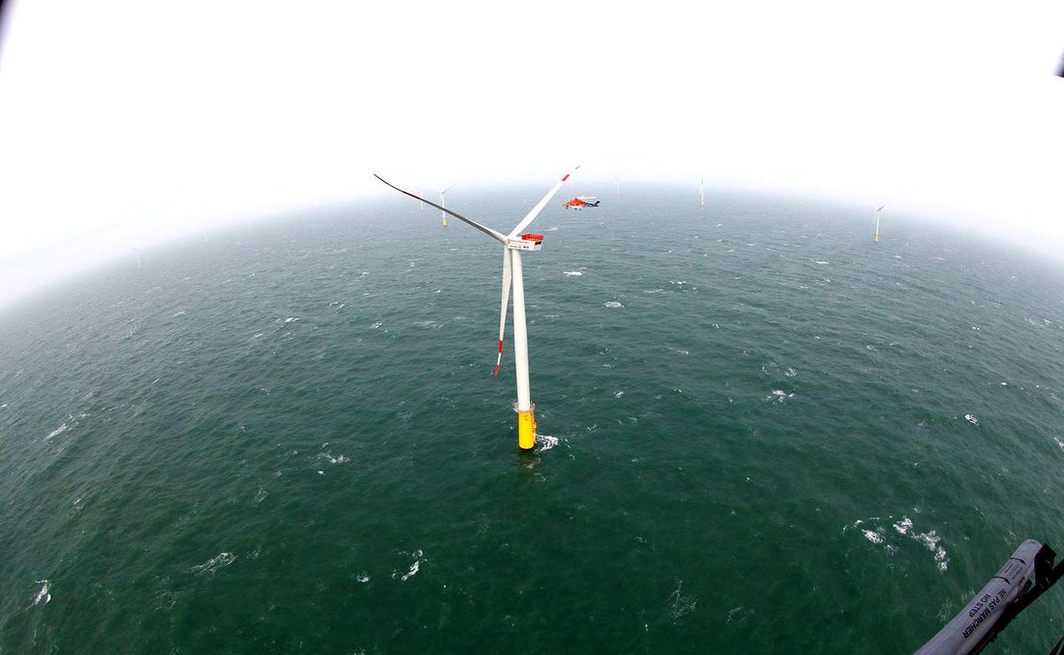 #CO2frei und #fossilfrei: Unsere #WindEnergy #forFuture: Blick auf den Globus vom #Offshore Windpark DanTysk. #GlobalWindDay