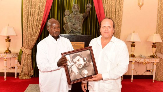 newvisionwire's tweet image. President Museveni receives Che Guevara’s son

Welcoming the couple to Uganda, President Museveni appreciated the role of the late Che Guevara in the fight to transform Cuba...is.gd/3LoIYH #VisionUpdates