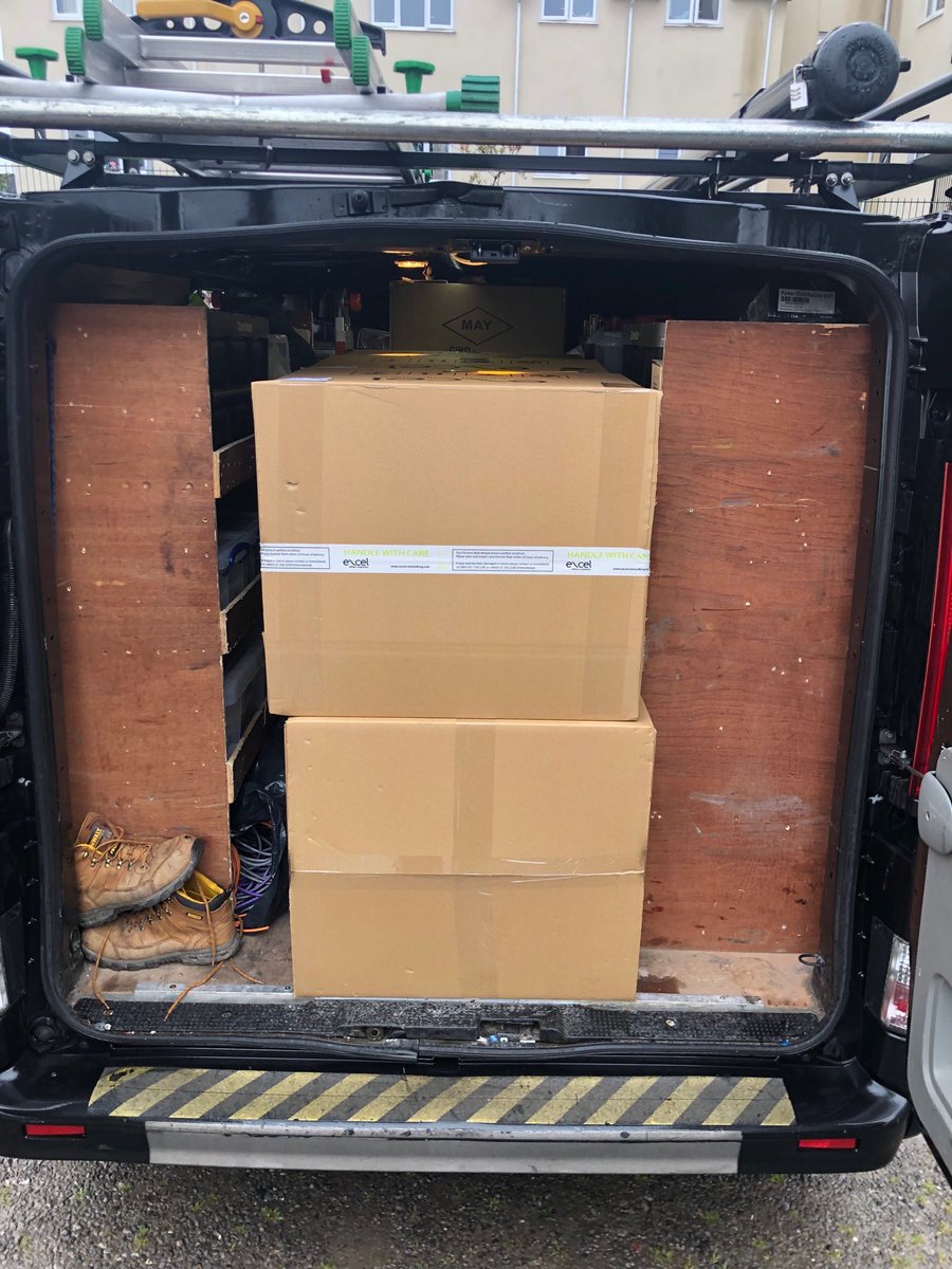 Matt_79_Edwards's tweet photo. Fully loaded for the week ahead, couldn’t fit much more in if I wanted to. #Cabling #Fibre #Cabinets #Upgrades #Busy  #Excel-Networking @Flexcomm @jamesvernall https://t.co/s1gI6FqGWu