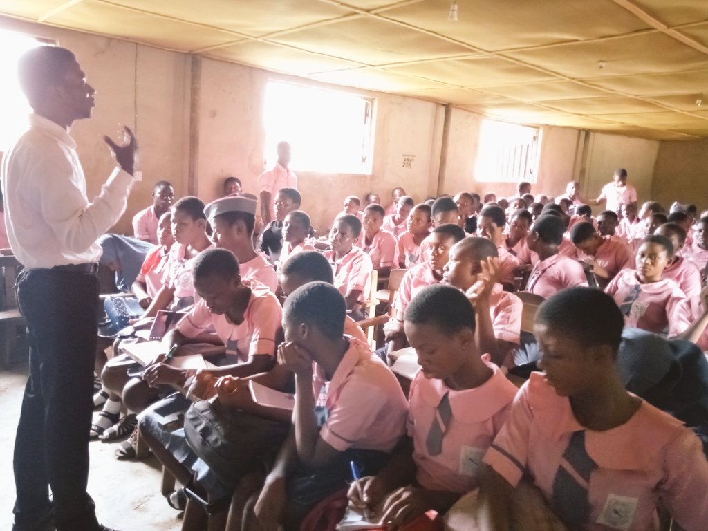 JohnAdefala's tweet photo. After yesterday's Motivational Outreach🗣@ Isolo Comprehensive High School🏫(Metropolitan College).We have sowed our best🌱. God will cause it to rise and flourish🌳. Amen
To Join us: contact on WhatsApp @ 0907626948
#motivational_speaker #SecondarySchools #undergraduates #Impact https://t.co/ViMgs08gTl