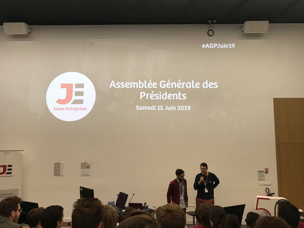InterfaceSPT_JC's tweet photo. Notre Présidente Marjorie représente Interface à l'#AGPJUIN19. C'est l'occasion d'échanger avec d'autres JE, et de retrouver nos homologues sciencespistes ! Nous sommes heureux de rencontrer le nouveau partenaire CNJE Prisma média. #CNJE #JuniorEntreprises #InterfaceSPTJC https://t.co/ZeyeFXRB7k