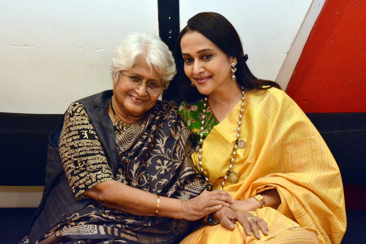 WHTheFilm's tweet photo. '��ेलकम होम' चा दिमाखदार प्रीमिअर सोहळा! 
पहा कॅमेऱ्यात कैद केलेले काही क्षण!
बुक करा तिकिटे इथे - https://t.co/SBn1N6ibM5
#InCinemasNow #WelcomeHome #14June https://t.co/dj28rfj4cg