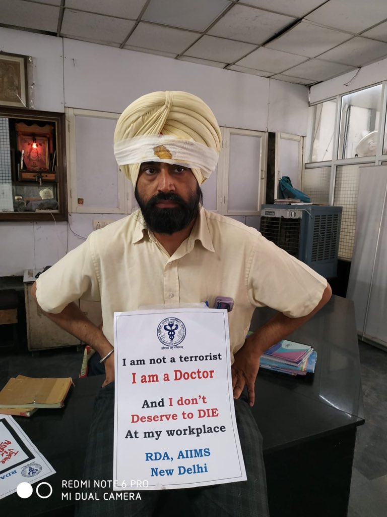 AIIMSRDA's tweet image. Join our peaceful protest for #noviolenceagainstdoctors Candlelight March today.. We request all medicos and non medicos who believe that workplace violence should not be tolerated to join us from JLN Auditorium, AIIMS campus at 6:30 pm @drharshvardhan @UnitedRda @FordaIndia