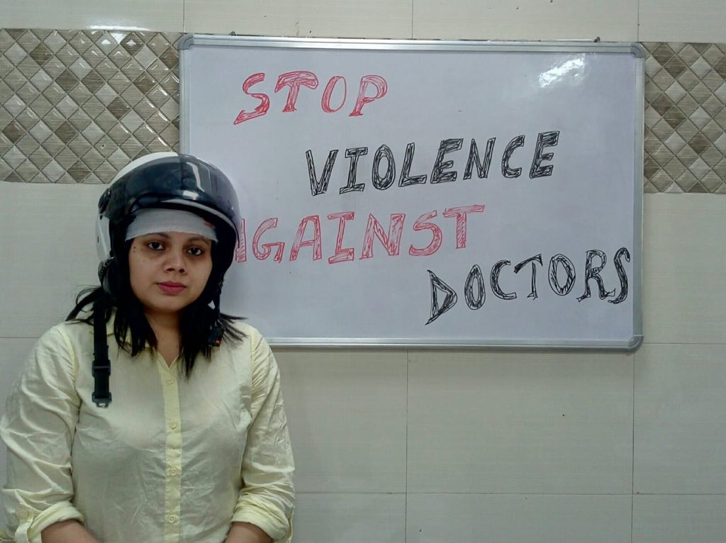 AIIMSRDA's tweet image. Join our peaceful protest for #noviolenceagainstdoctors Candlelight March today.. We request all medicos and non medicos who believe that workplace violence should not be tolerated to join us from JLN Auditorium, AIIMS campus at 6:30 pm @drharshvardhan @UnitedRda @FordaIndia