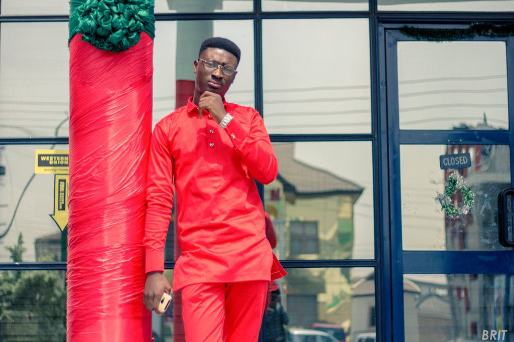 OsapsManuel's tweet photo. Hello Twitter, this is my first picture here..
RT :if you wanna see more....
Please let's show love na nipa nso ye den🙏😂
I'm wearing #Lexis_Couture
PC: @YawBrit_ 
@thenanaaba x @TrendyRail your son this💉😂 https://t.co/prJ4AkxFMo