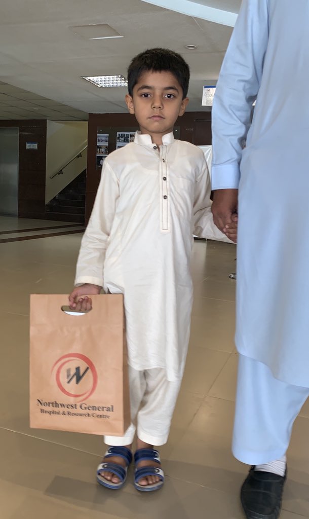 YusufzaiArshad's tweet photo. Let’s start getting rid of #SingleUsePlastics #Plastic_bags. Say Yes to #environmentallyfriendly #Paper_bags for #EnvironmentalSustainability https://t.co/xE3qnsVF9s