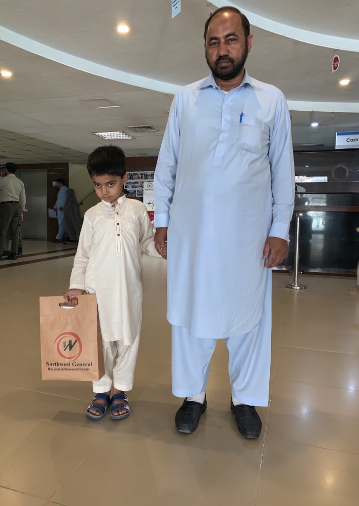 YusufzaiArshad's tweet photo. Let’s start getting rid of #SingleUsePlastics #Plastic_bags. Say Yes to #environmentallyfriendly #Paper_bags for #EnvironmentalSustainability https://t.co/xE3qnsVF9s