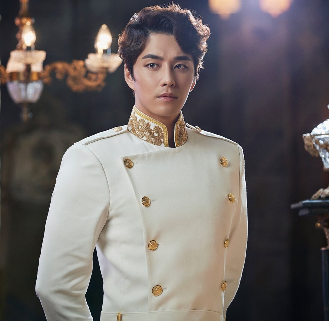 p_bbang's tweet image. 밍브론 흰제복 인류의 자산이다