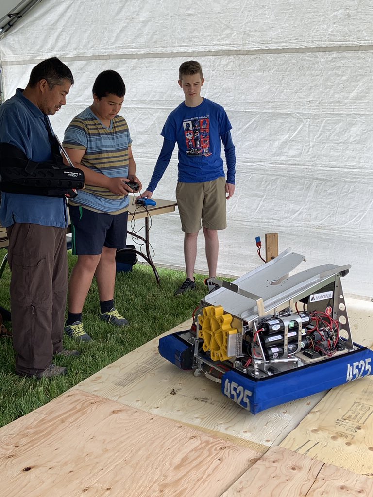 4525robotics's tweet image. Come and check us out at the Springfield Family Fun Fair today! #ruralrobotics #community #tech4all