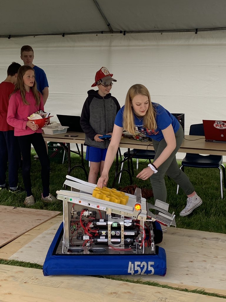 4525robotics's tweet image. Come and check us out at the Springfield Family Fun Fair today! #ruralrobotics #community #tech4all