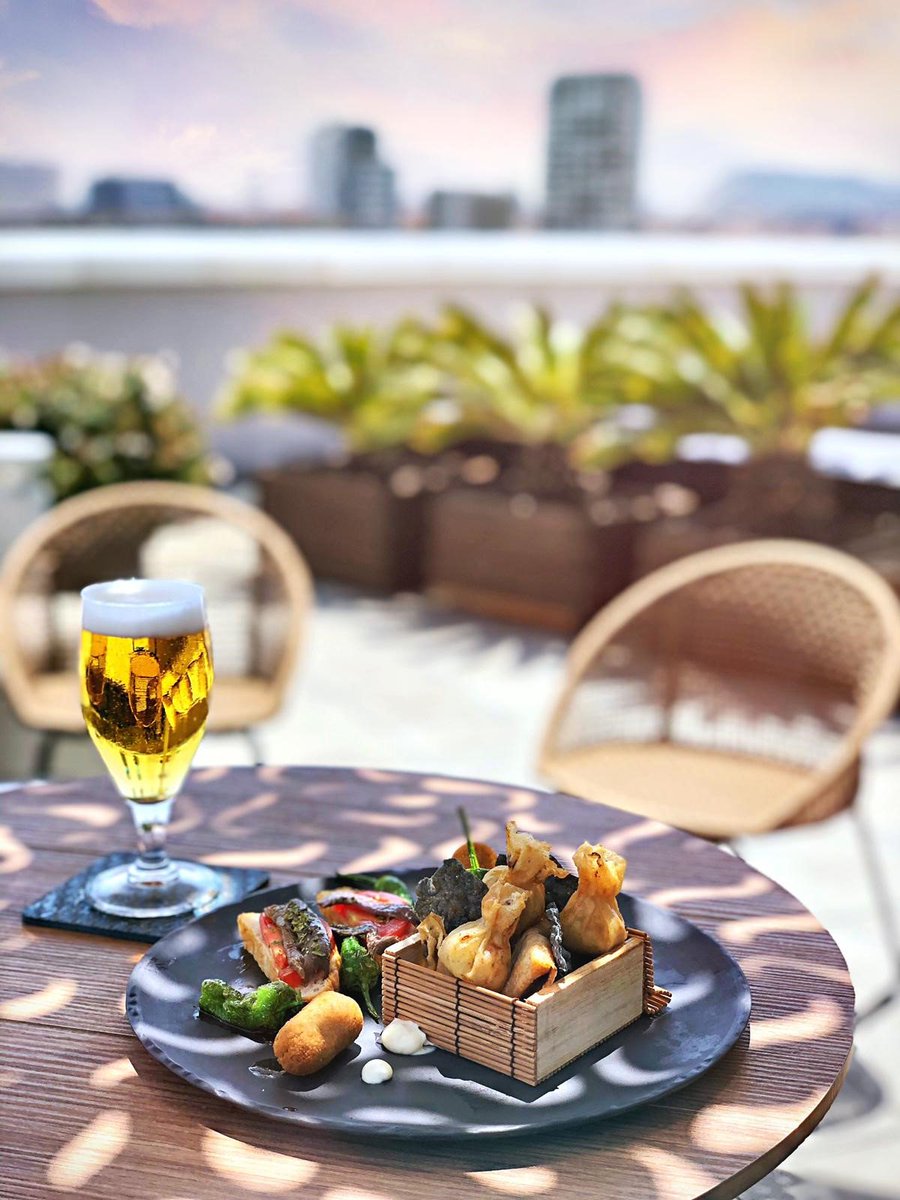condalmarhotel's tweet photo. En el @condalmarhotel creemos firmemente en el poder curativo de una cerveza y una buena tapa en una terracita al sol. 
¿Y qué mejor terraza que la nuestra? ;)
#diamundialdelatapa
#MeliaSpain https://t.co/j7ghGwP2um