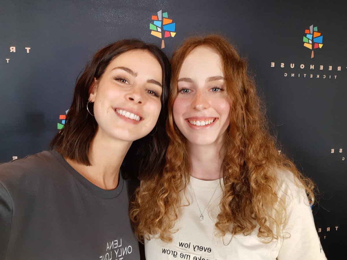 lenaml_va's tweet photo. ♡
Leni
Vielen Dank für diesen unglaublich schönen und emotionalen Tag gestern😍😭🙈
Mir kommen sofort wieder die Tränen wenn ich an gestern denke. Freudentränen, weil es so so schön war😭
"Awwww Vielen Dank du süße Maus"
Danke für diese süßen Worte und deine Liebe❤ @Lenas_view https://t.co/wjMqtodw9U