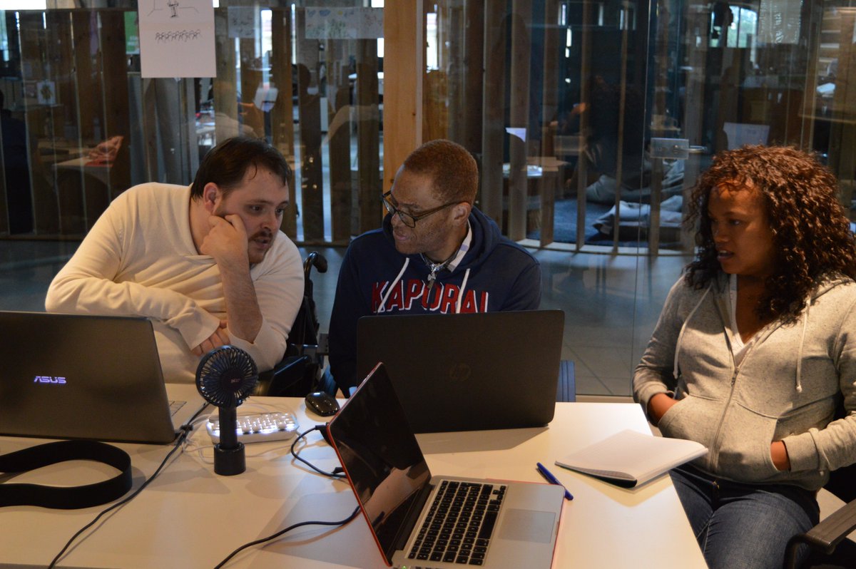DataUniversity_'s tweet photo. Ce samedi nos #DataAnalyste se sont réunis avec les futurs étudiants de l’école pour travailler ensemble dans le cadre du workshop. Au programme : un jeu de données réelles et des pizzas 🍕🧐
#dataworkshop #data #DataScience https://t.co/PCBwbcS4ti