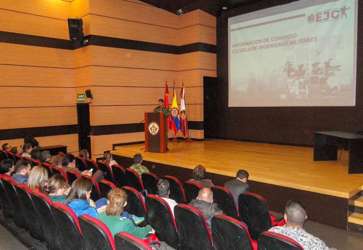 FuerzaAereaCol's tweet photo. La Escuela de Postgrados de la @FuerzaAereaCol #EPFAC visitó el Cantón Militar Caldas de @COL_EJERCITO con el fin de mostrar estas capacidades a personal de la Fiscalía General de la Nación.

Más información ➡️ https://t.co/fKCld730XT https://t.co/rv67PWoYbx