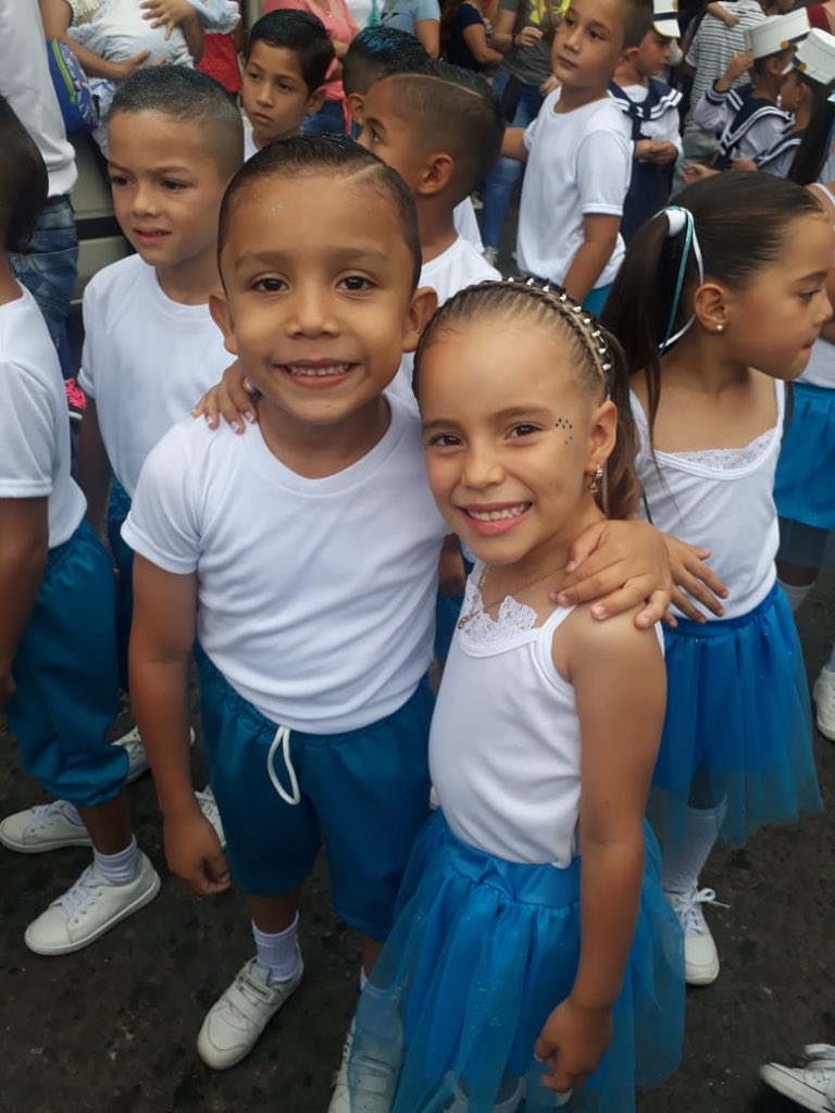 safeandsound85's tweet photo. Santi y Lupita 😍 #14-06-2019 #interclases #losdeprimero https://t.co/x7pbUZOyfi